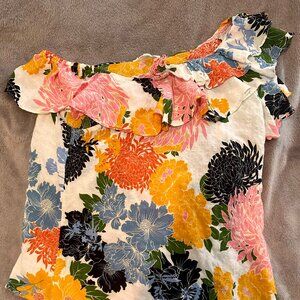 Very cute, ruffle detail and lightweight Entro one shoulder top